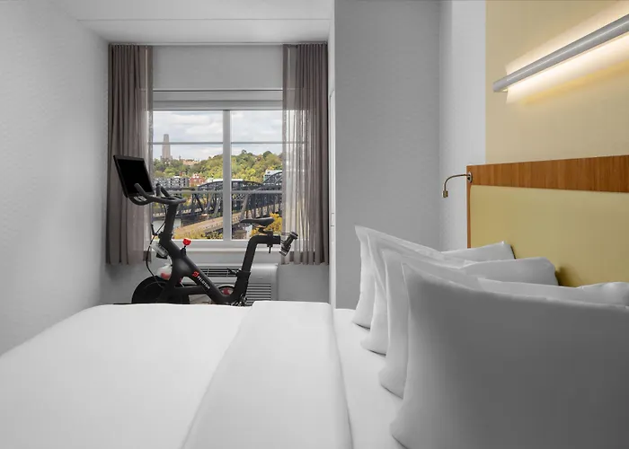 Springhill Southside Works Hotel 3*