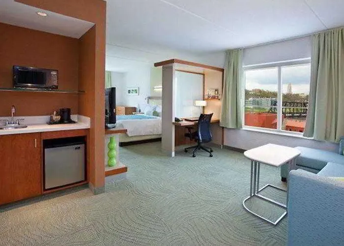 Springhill Southside Works Hotel 3*
